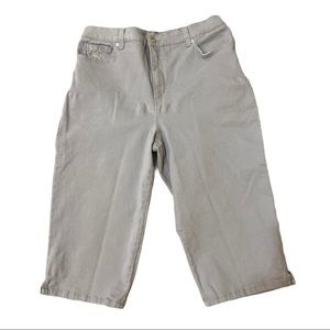 Gloria Vanderbilt embellished capris